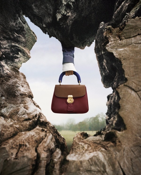 Burberry 全新DK88锁头包款正式上市 引领国际时尚