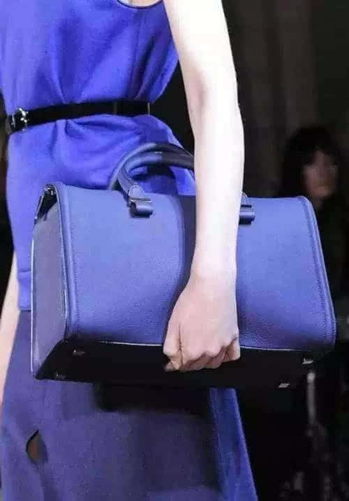 皮包怎么拿好看又时尚 女人你真的知道拿包包吗